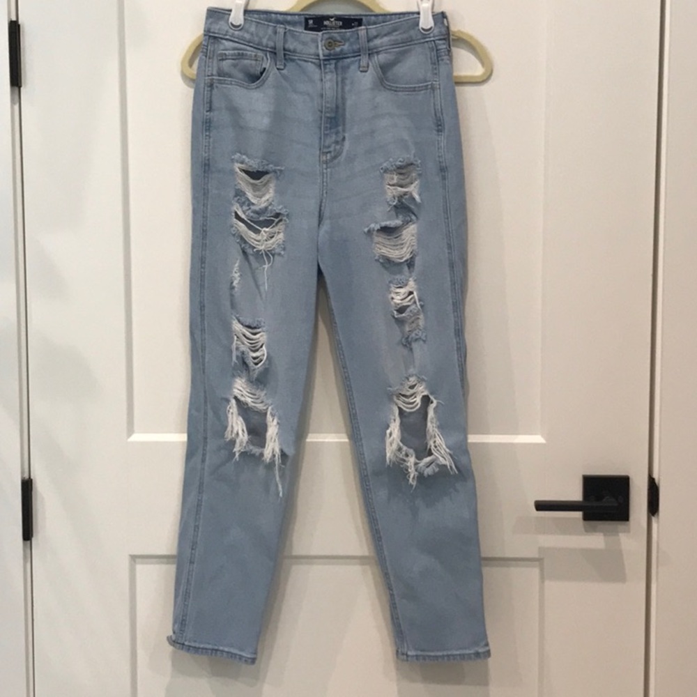 Hollister ULTRA HIGH-RISE RIPPED MOM JEANS W27 L27 LIGHT WASH